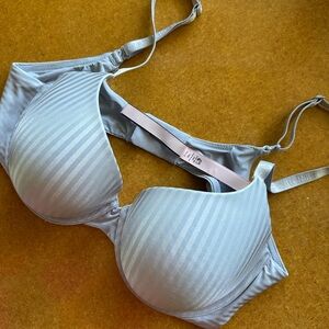 Victoria’s Secret Bra 38C